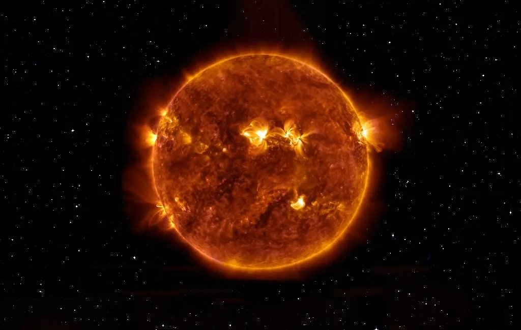 Вспышка на Солнце. Обложка © Shutterstock / FOTODOM / muratart