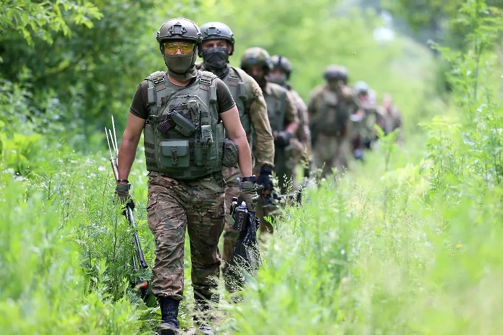 Трое бойцов самообороны ранены под Белгородом. Обложка © ТАСС / Александр Река