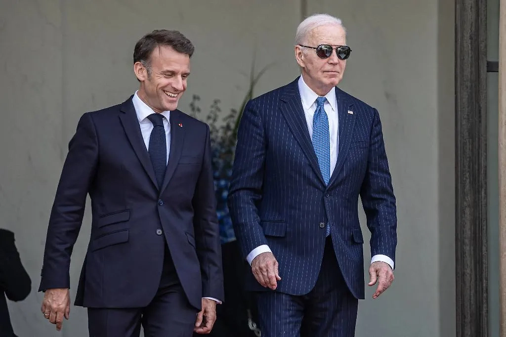 Джо Байден и Эмманюэль Макрон. Обложка © ТАСС / ЕРА