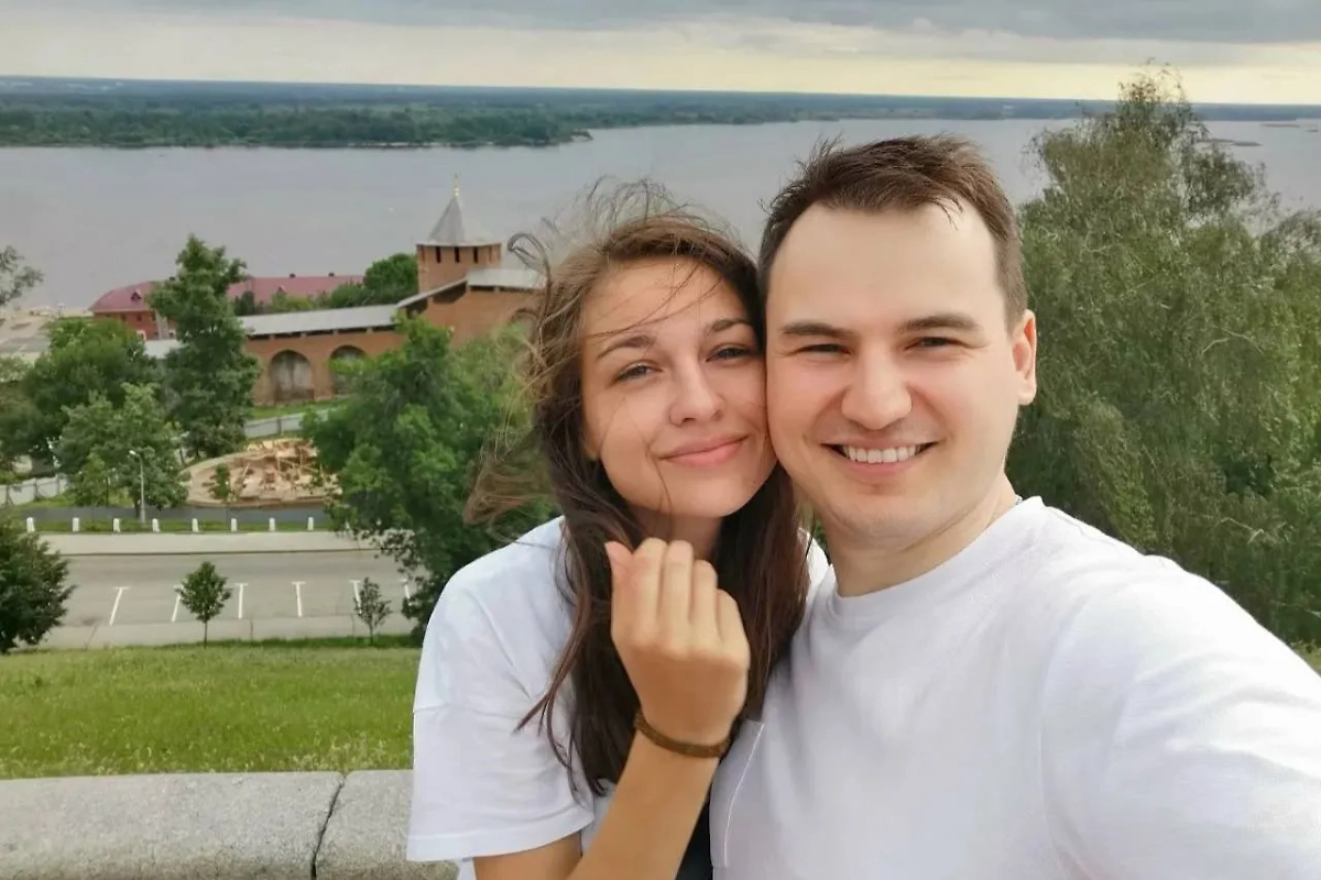 Арсений Щельцин с супругой. Обложка © VK / Арсений Щельцин