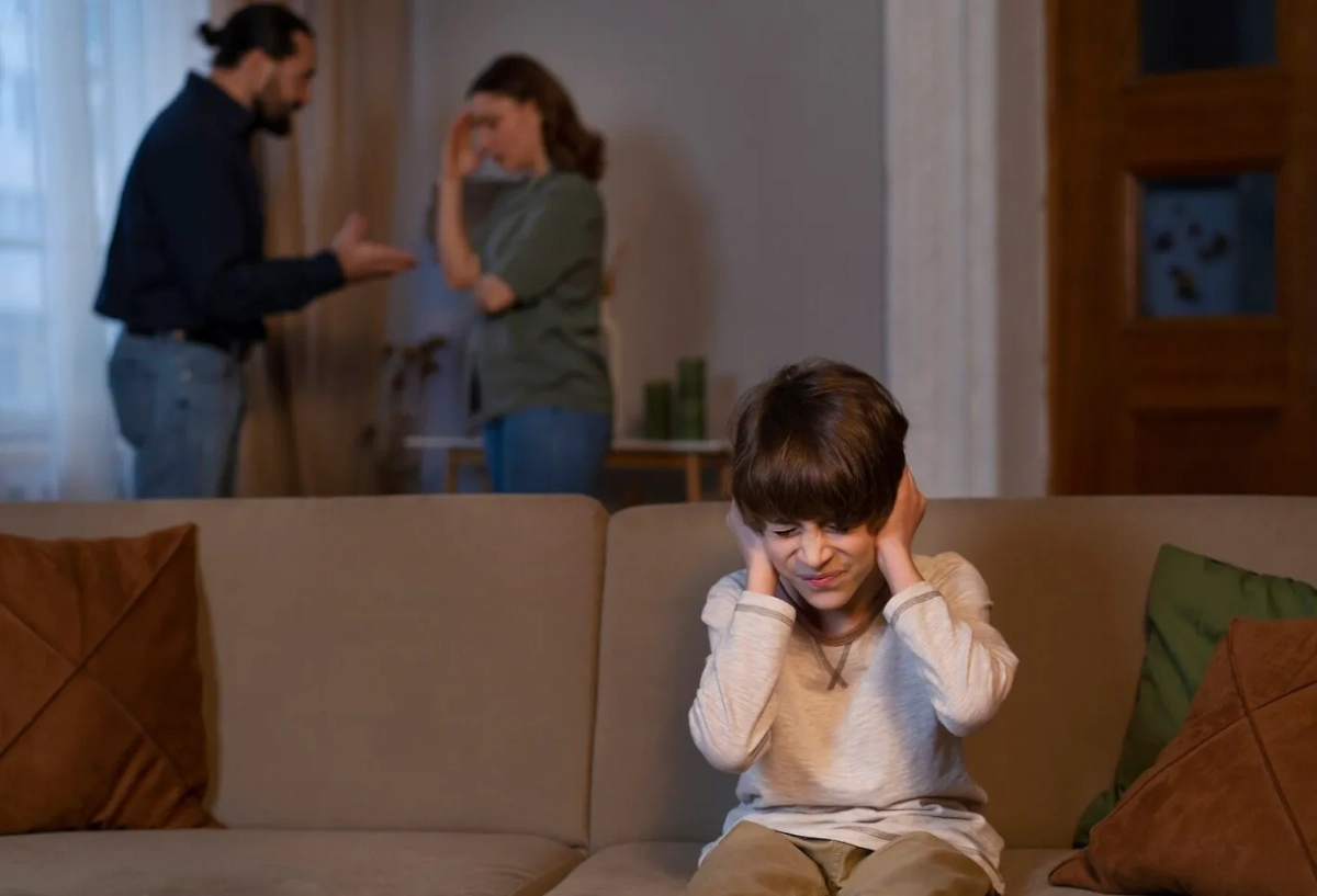 Не рассказывайте детям подробности и причины развода. Обложка © Freepik.com