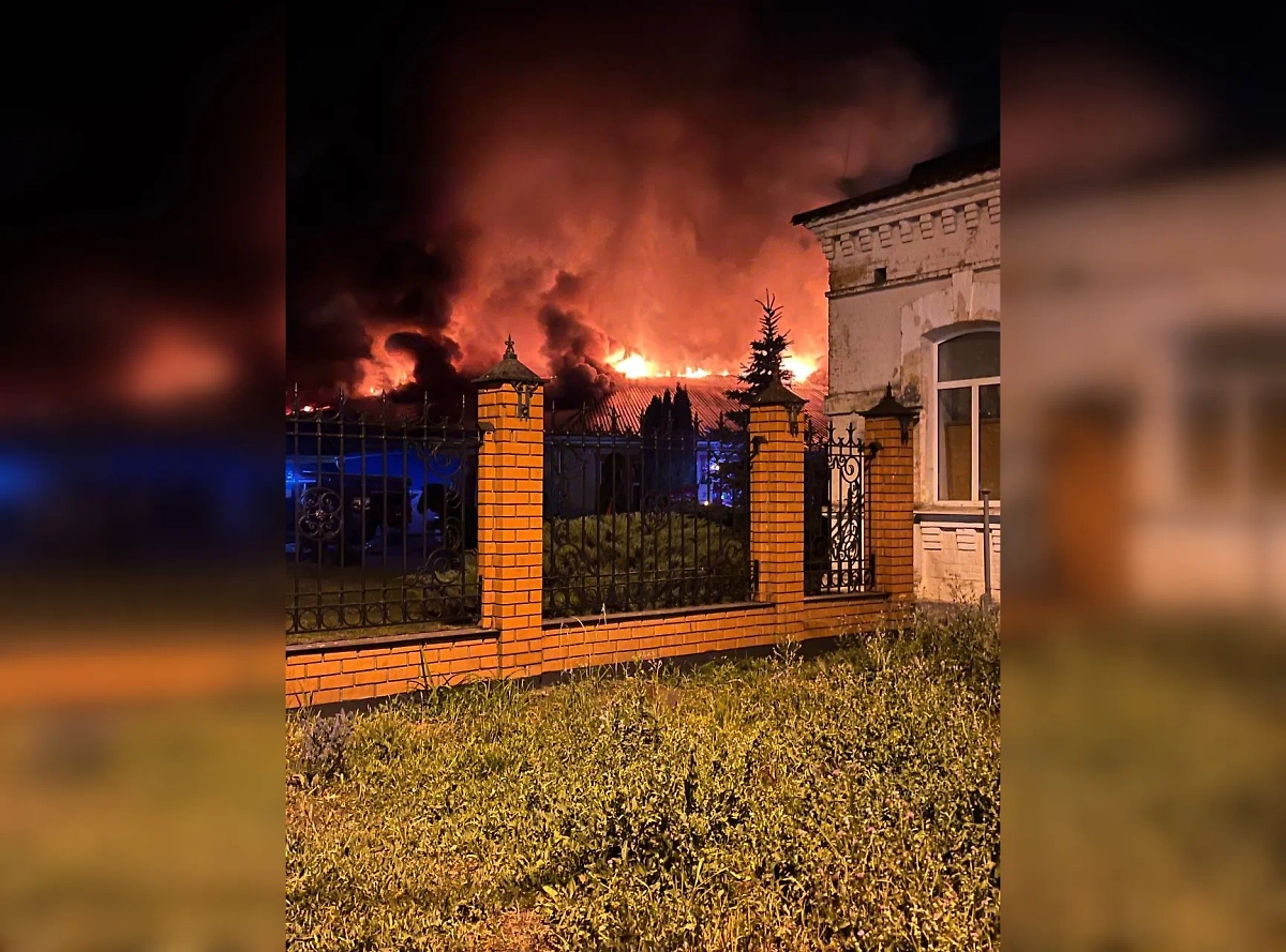 Пожар на заводе в Коренево. Обложка © Telegram / Алексей Смирнов