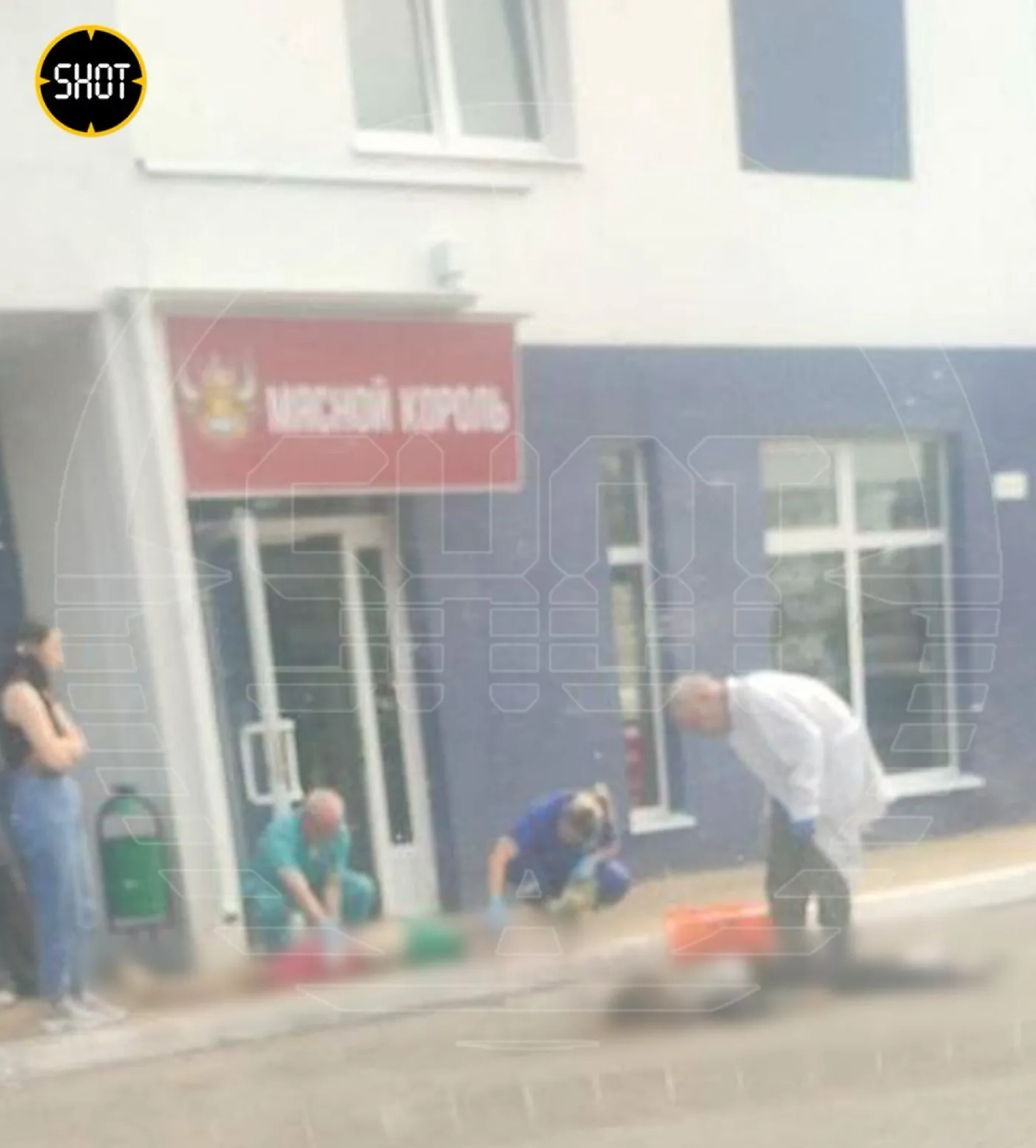 Страшный кадр с места гибели ребёнка, выброшенного из окна в Ижевске. Фото © SHOT