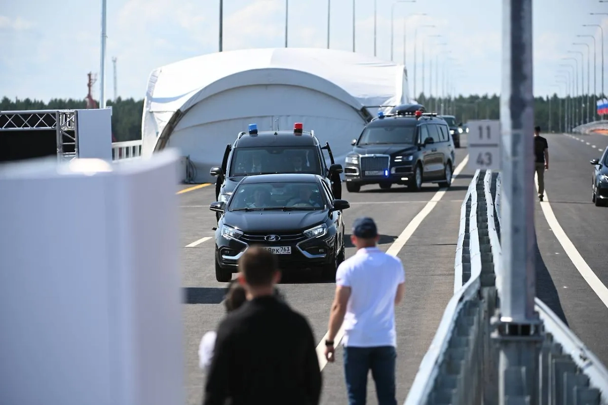 Владимир Путин за рулём Lada Aura. Фото © Life.ru