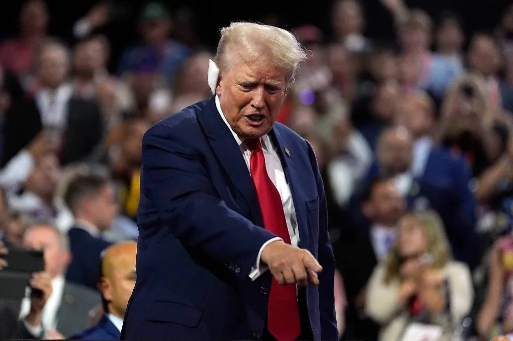 Дональд Трамп после покушения. Обложка © ТАСС / AP / Carolyn Kaster