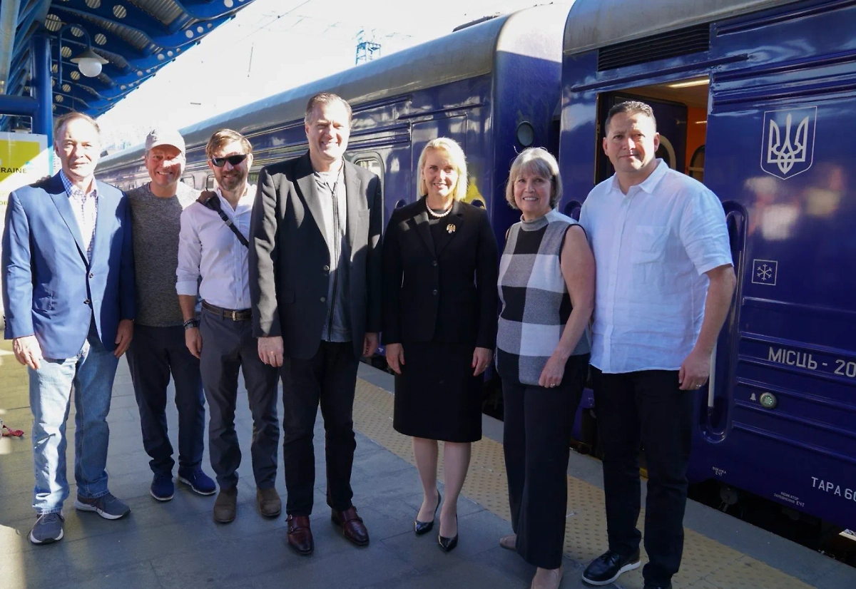 Американские конгрессмены приехали в Киев. Обложка © X / USAmbKyiv