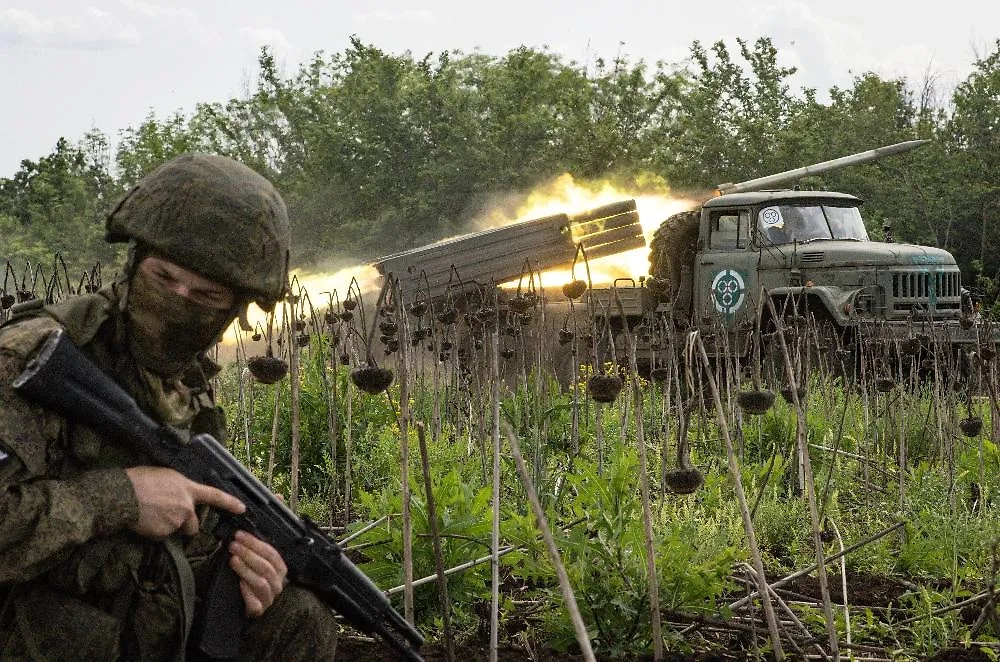ВС РФ берут населённые пункты ДНР, ВСУ отступают под Купянском, а Зеленский опять собирает мирную конференцию, ситуация 11 июля. Обложка © ТАСС / Станислав Красильников