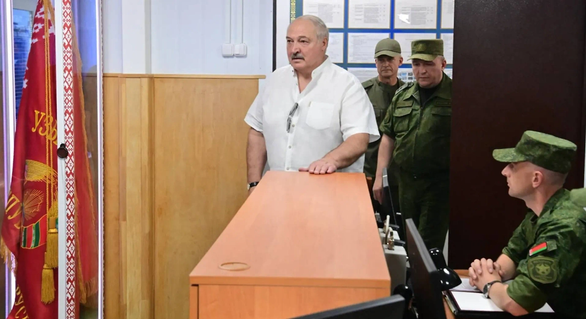 Лукашенко посещает дислокации зенитного ракетного полка в Лунинецком районе. Обложка © Сайт президента Белоруссии