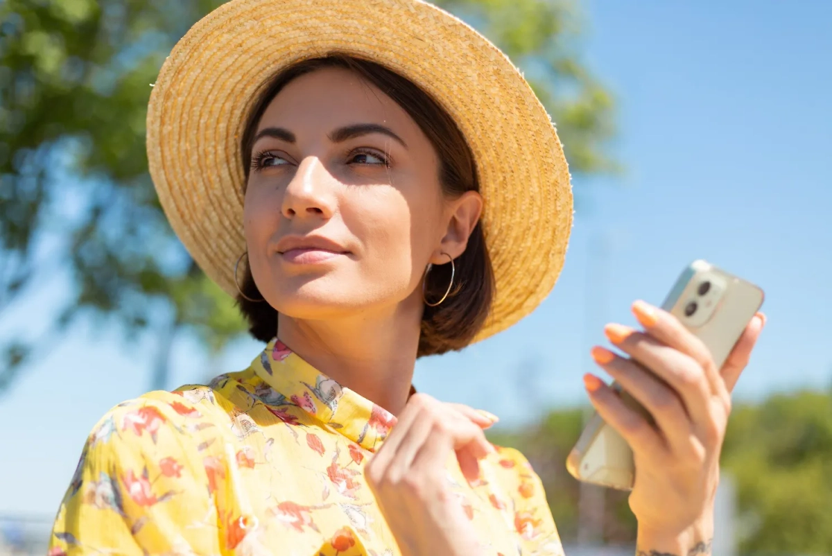 Россиянам рассказали, как спасти гаджеты от теплового удара. Обложка © Freepik / kroshka__nastya