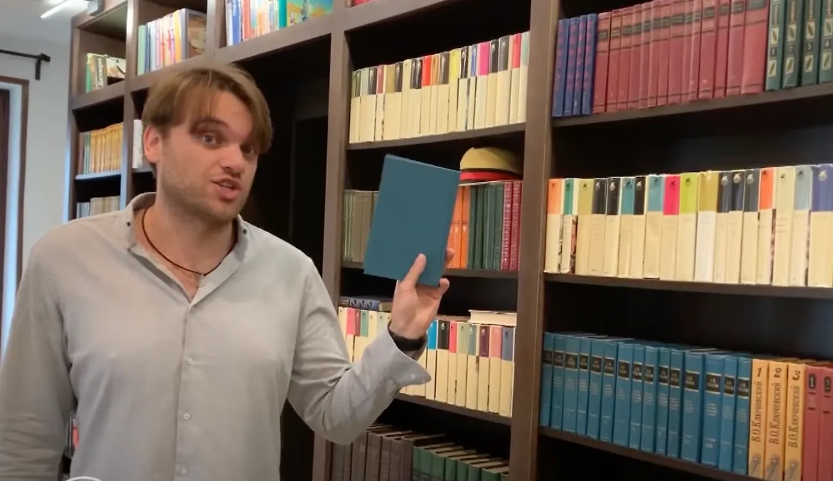 Задержанный в Париже Кирилл Грязнов. Обложка © YouTube / Переделка