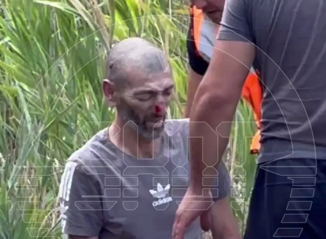 Водитель грузовика Асламбек выжил, но госпитализирован. Фото © SHOT