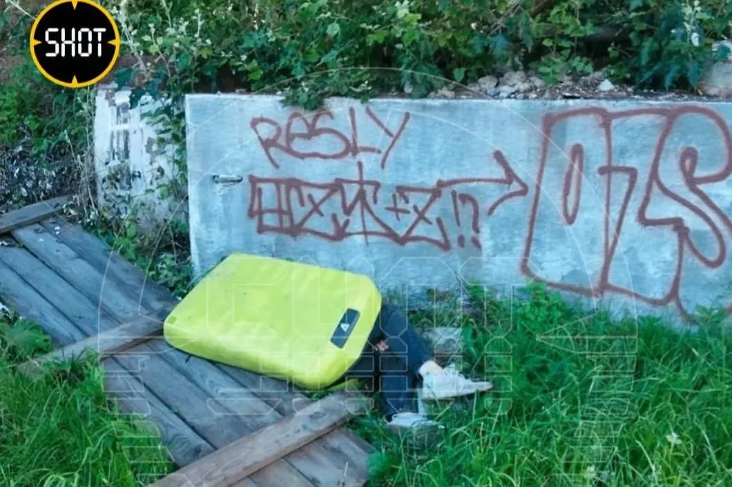Лежавший в чемодане "труп" мужчины ожил и шокировал москвичей. Фото © Telegram / SHOT