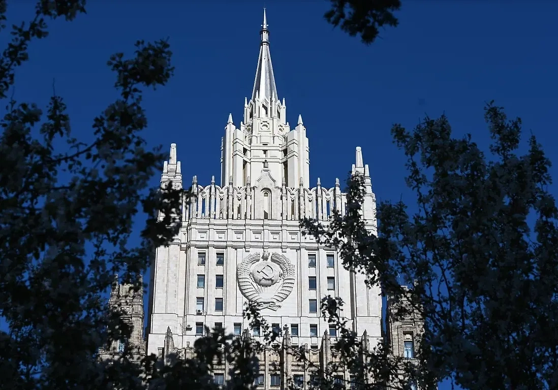 МИД РФ озвучил санкции против 15 граждан Британии. Обложка © Life.ru