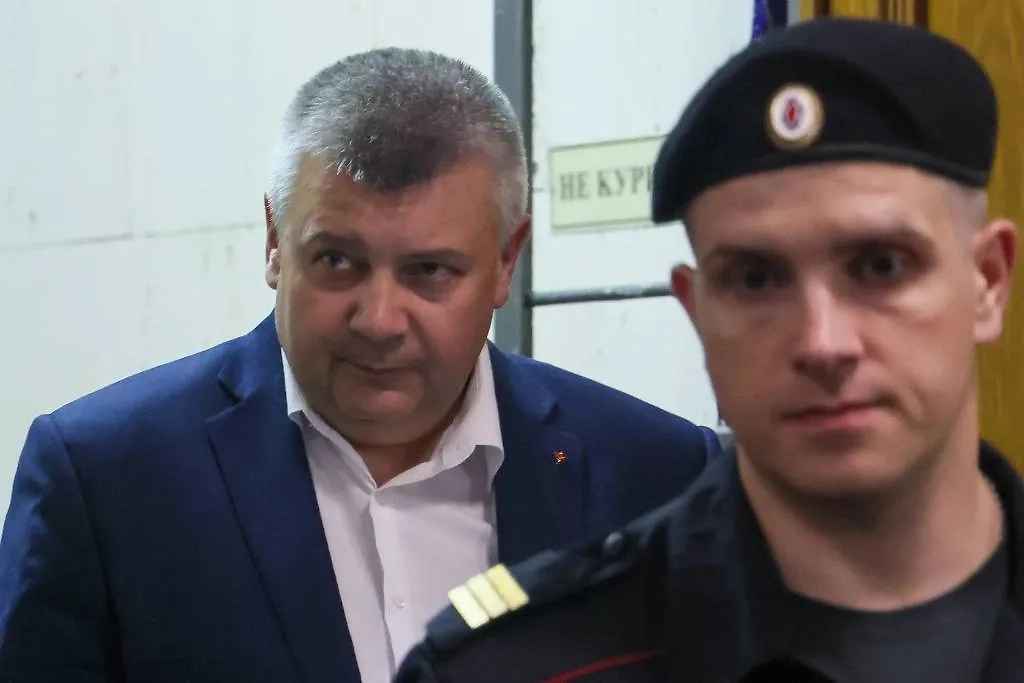 Алексей Семёнов в зале суда, 2022 год. Обложка © ТАСС / Сергей Савостьянов