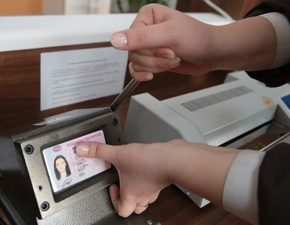 В России могут начать выдавать водительские права на 15 лет, но не всем. Обложка © АГН "Москва" / Андрей Никеричев