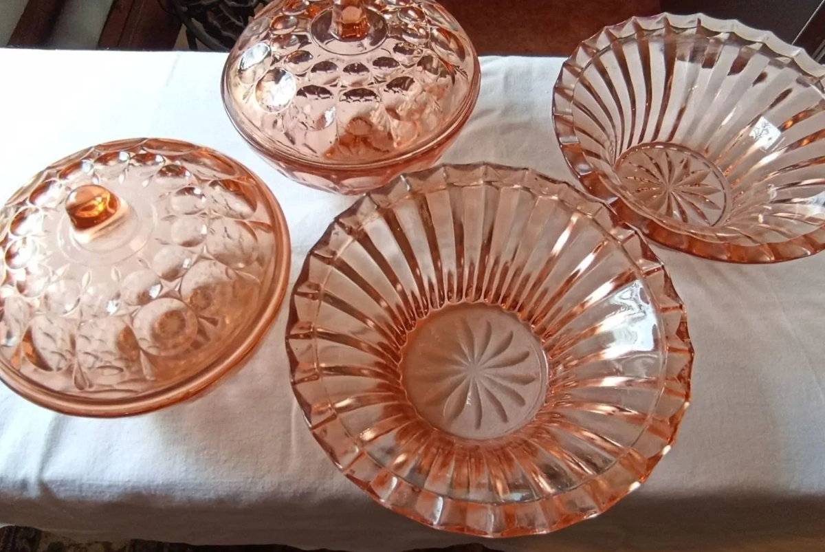 Секреты успешной продажи советской посуды. Фото © Avito