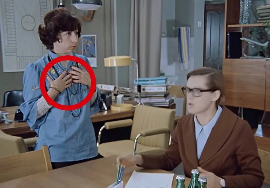 Найден киноляп в фильме "Служебный роман". Скриншот © YouTube / Мосфильм