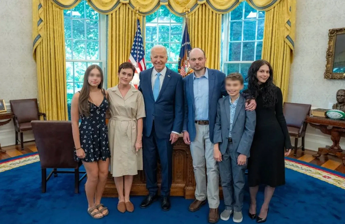 Президент США Джо Байден встретился с политиком Владимиром Кара-Мурзой* в Белом доме. Обложка © X / POTUS