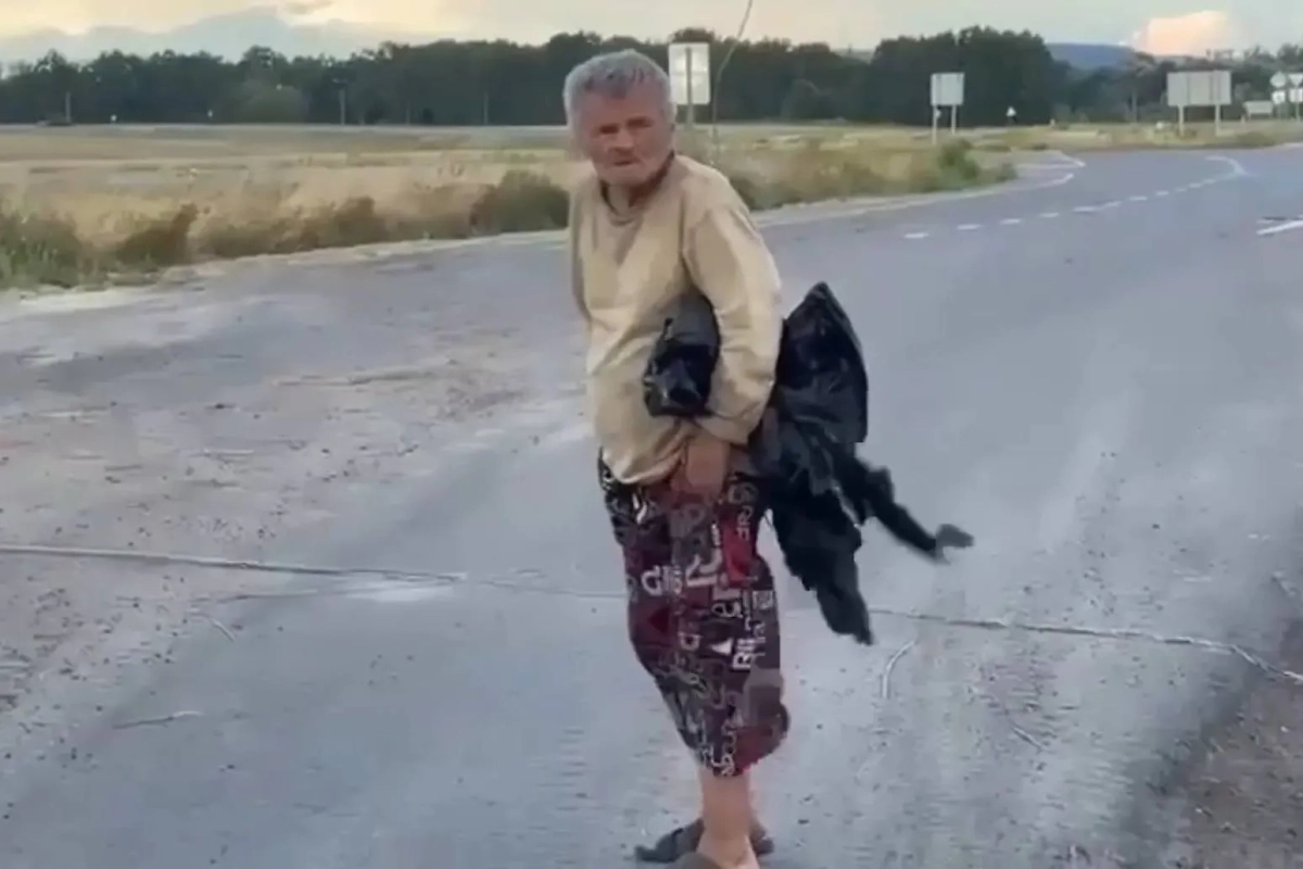 Пенсионер из снятого видео ВСУ. Обложка © Telegram / Mash