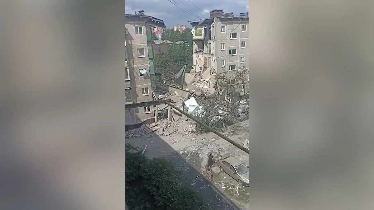 Разрушенный подъезд в Нижнем Тагиле. Обложка © Life.ru