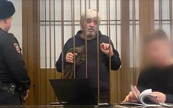 Усман Баратов* в зале суда. Обложка © Telegram / Столичный СК