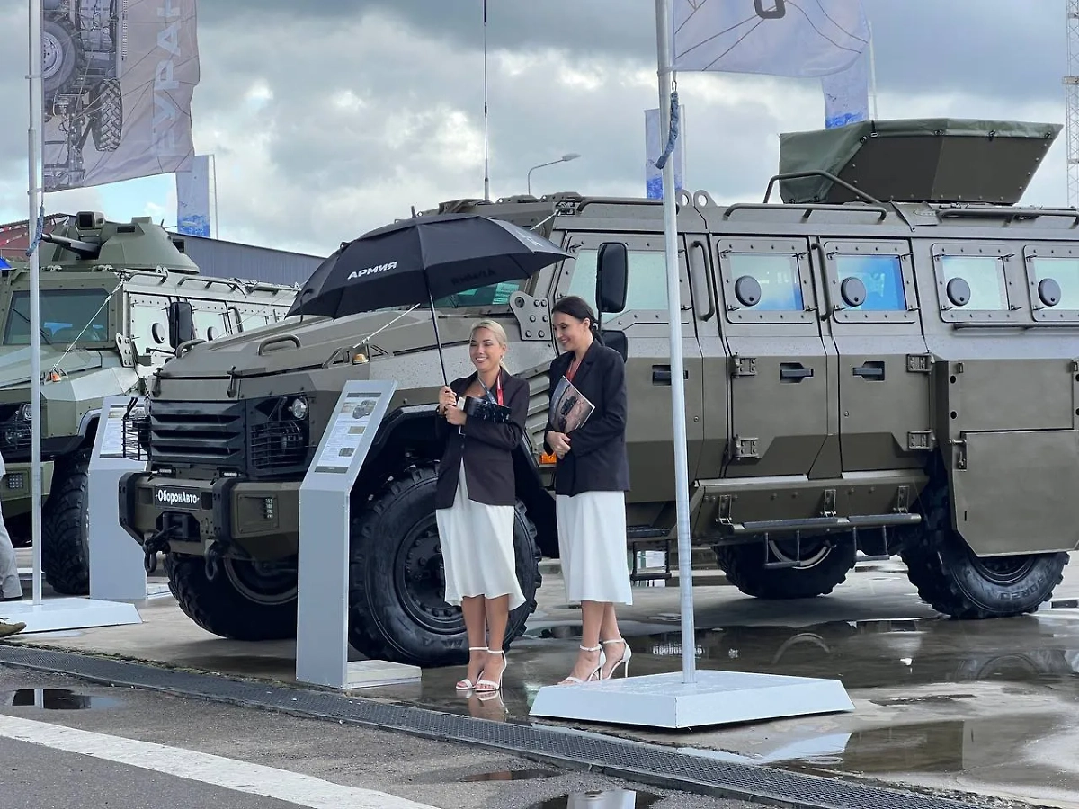 Проведению форума "Армия-2024" не помешал даже дождь. Фото © Life.ru / Павел Баранов