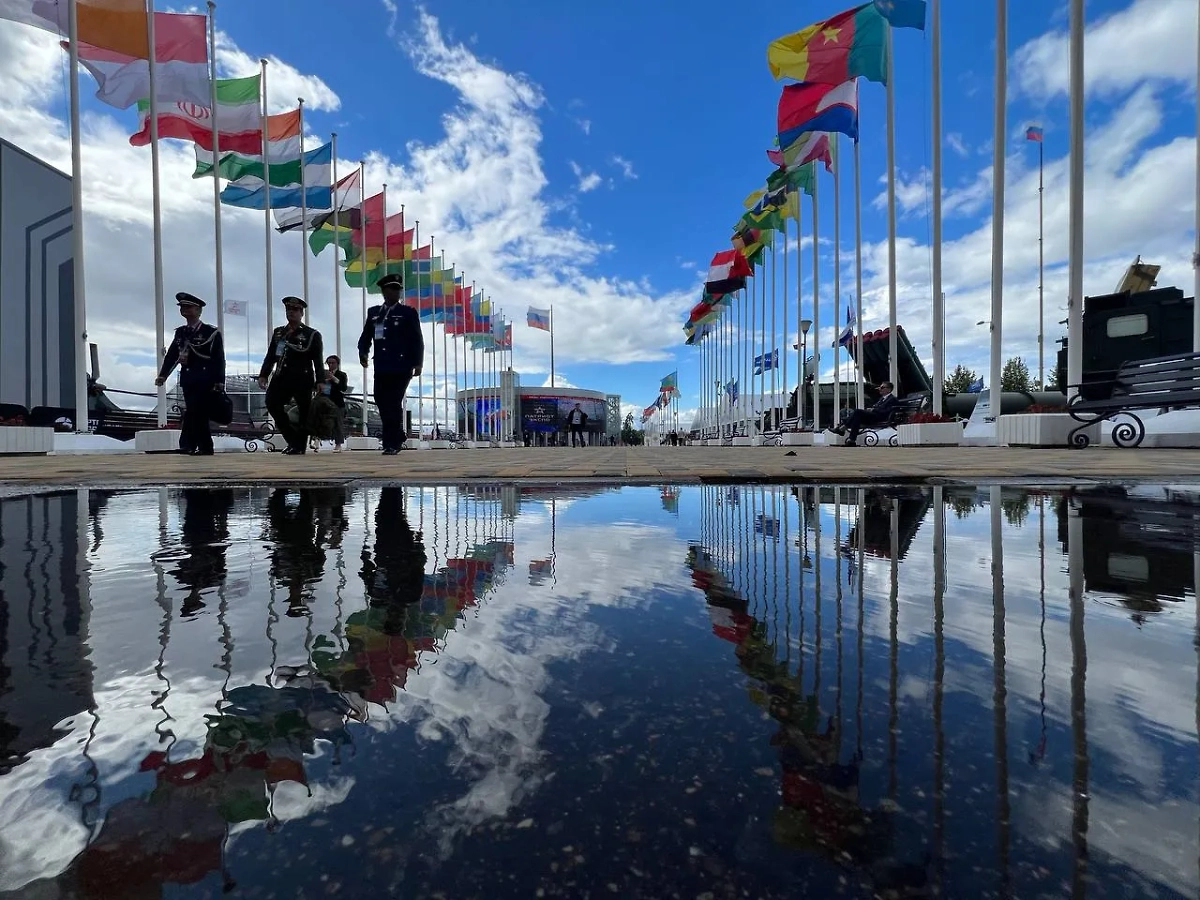 Форум "Армия-2024" в эти дни объединил представителей десятков стран. Фото © Life.ru / Павел Баранов