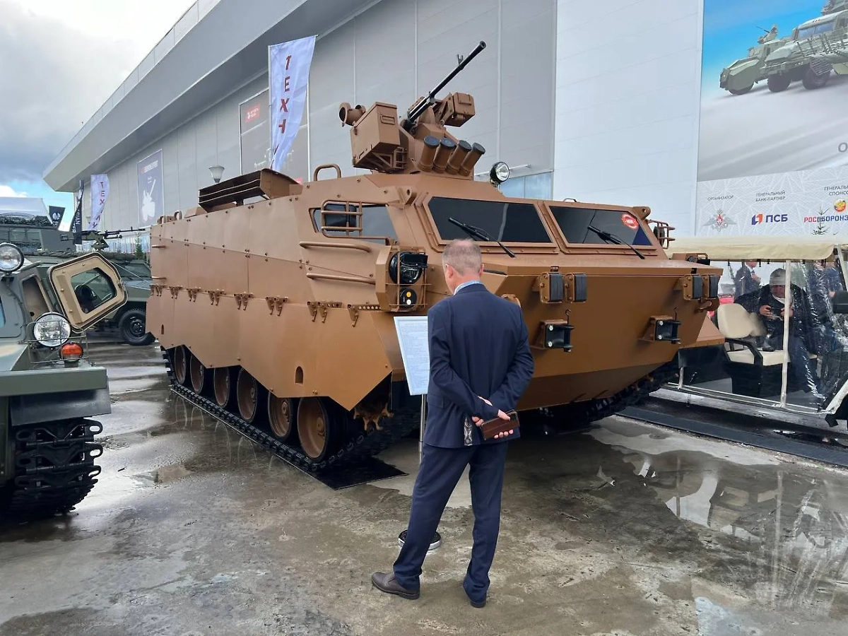 Танк на форуме "Армия-2024". Фото © Life.ru / Павел Баранов
