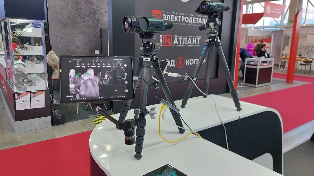 Камера ночного видения на форуме "Армия-2024". Фото © Life.ru / Павел Баранов