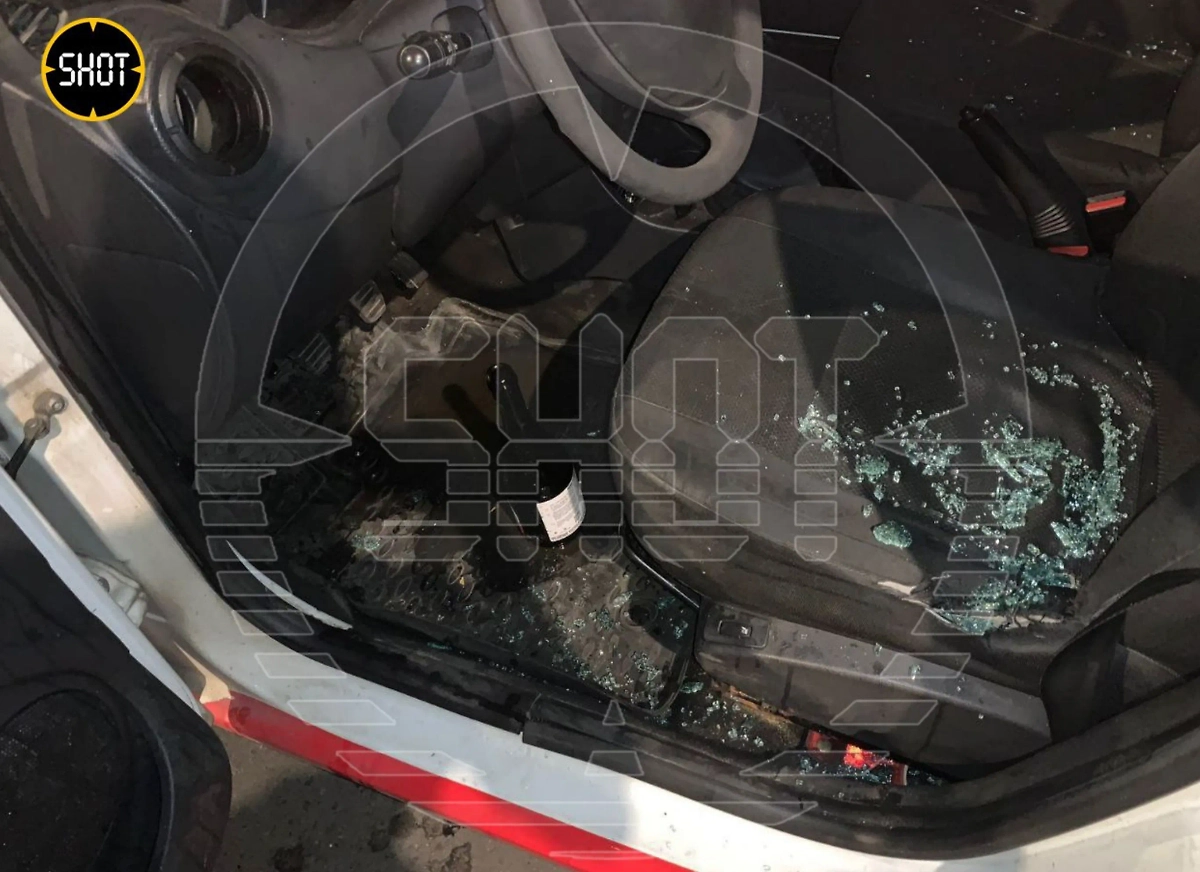 Последствия нападения на курьера. Фото © SHOT