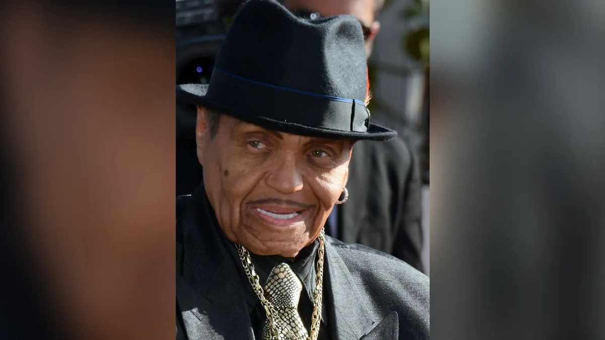 После похорон отец Майкла Джексона забыл, что в его семье траур, и дал оптимистичное интервью. Фото © Wikipedia / Georges Biard