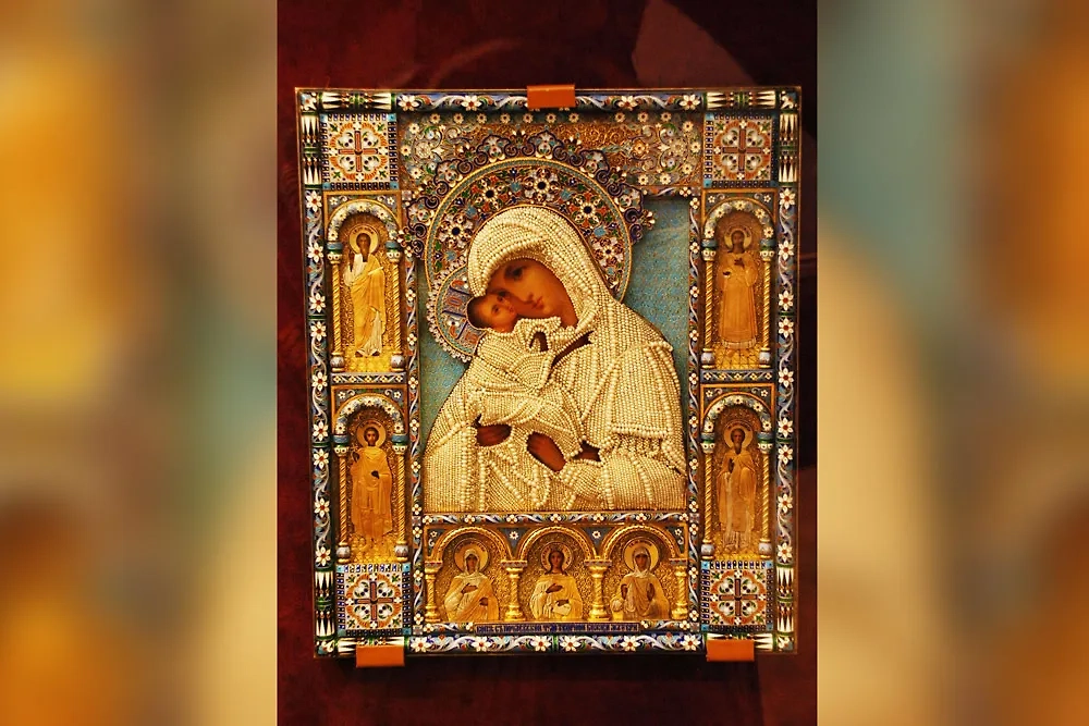 Традиции праздника Почаевской иконы Божией Матери: в этот день верующим рекомендуется прийти в храм и помолиться перед иконой Богородицы. Фото © ТАСС / Михаил Мордасов