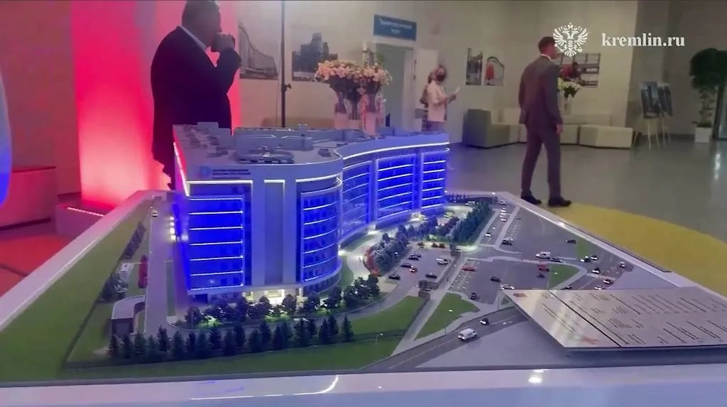 Макет Детского клинического центра имени Михаила Рошаля в Красногорске. Обложка © Telegram / Кремль. Новости
