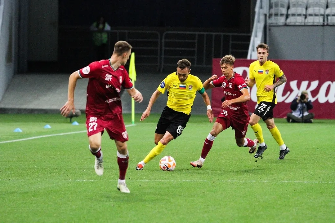 Момент из матча "Рубина" и "Химок" в РПЛ. Обложка © VK / ФК "Химки"