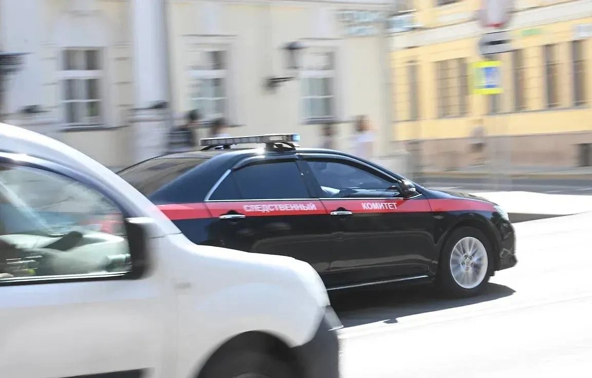 Автомобиль Следственного комитета в Москве. Обложка © Life.ru