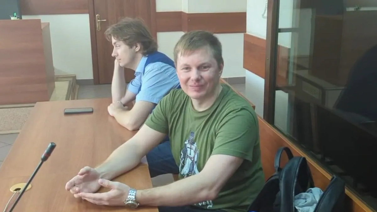 Андрей Куршин и его адвокат в зале суда (справа-налево). Обложка © Life.ru