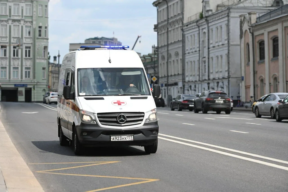 Мурашко поздравил работников скорой помощи с профессиональным праздником. Обложка © Life.ru