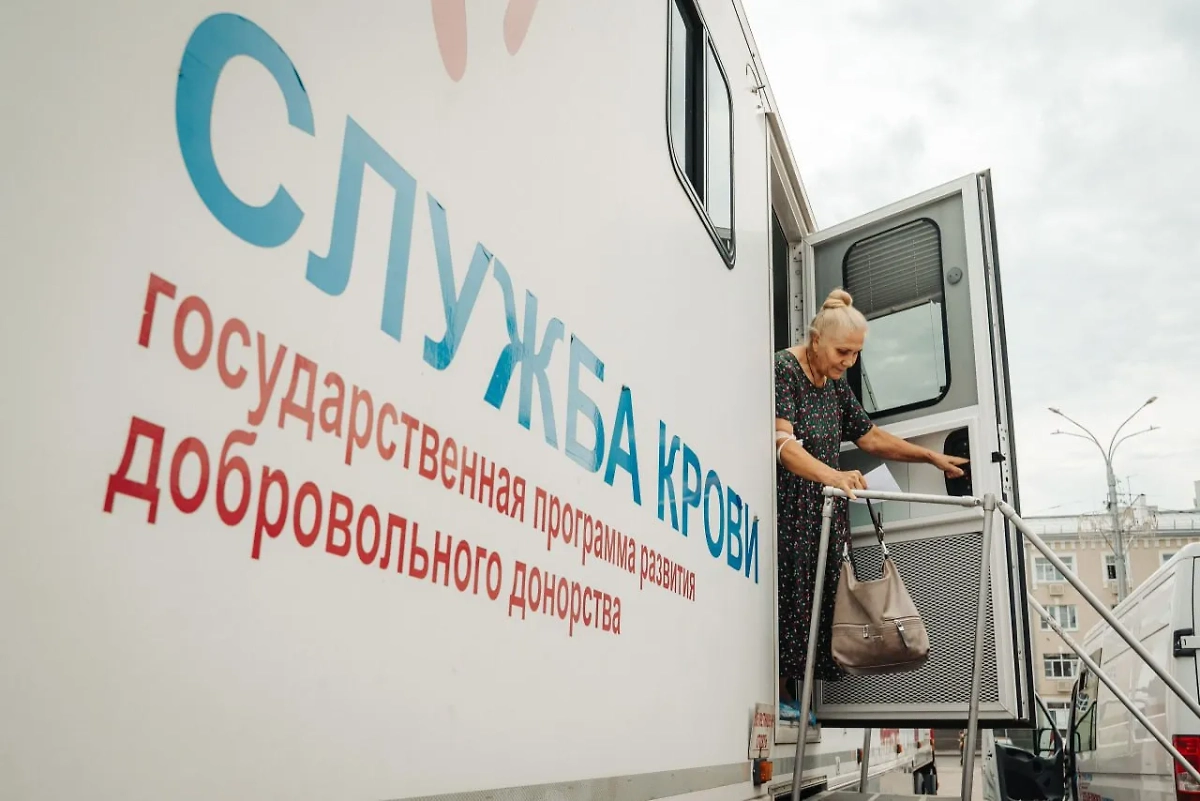 Обстановка у мобильного комплекса для сдачи донорской крови в Курске. Фото © Telegram / Правительство Курской области 