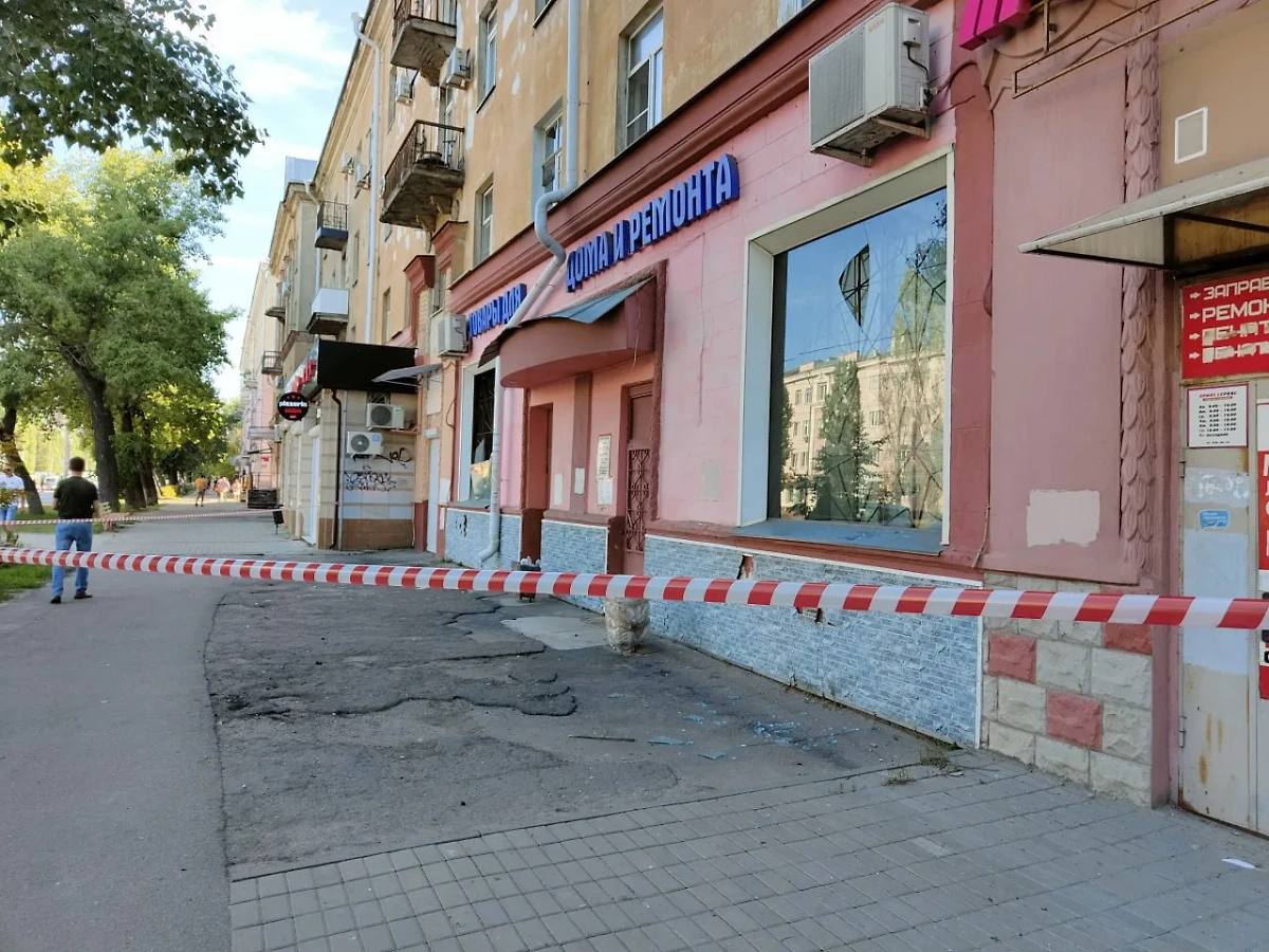 Место падения обломков беспилотника в Воронеже. Обложка © Telegram / Гусев