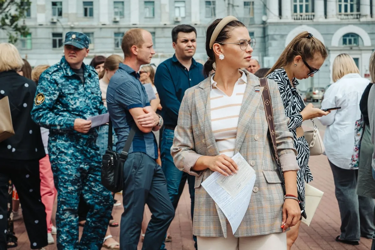 Обстановка у мобильного комплекса для сдачи донорской крови в Курске. Фото © Telegram / Правительство Курской области 