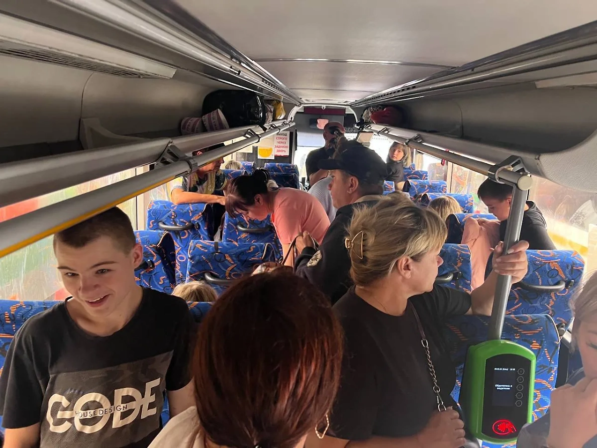 Эвакуация детей из Курской области. Фото © Telegram / Воробьёв LIVE