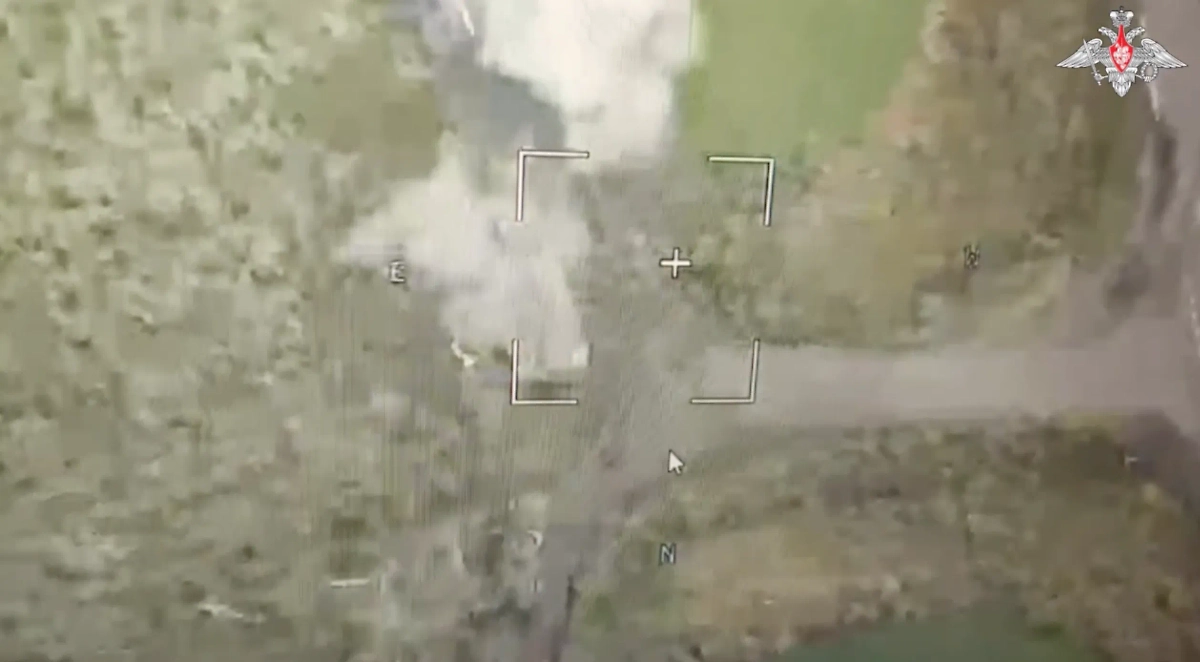 ВС РФ уничтожили боевую машину "Казак" ВСУ. Обложка  © Telegram / Минобороны России