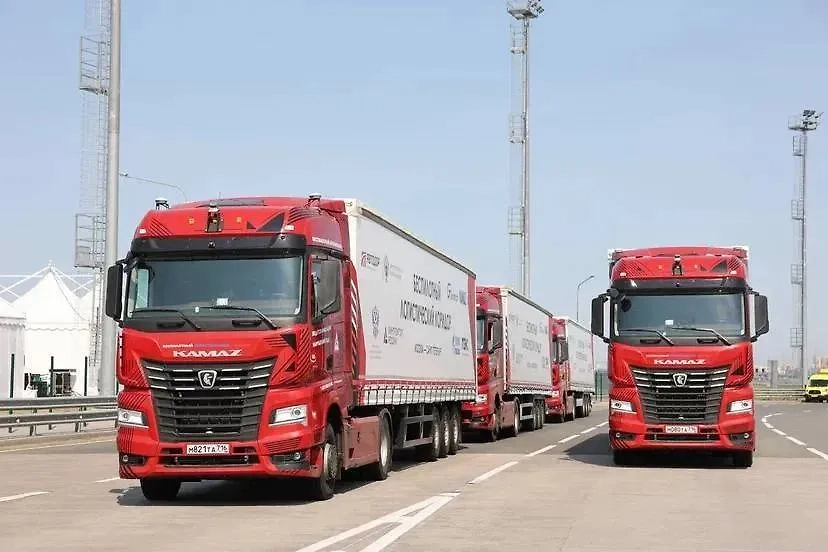 Беспилотные тягачи КамАЗ. Обложка © Telegram / Минтранс России