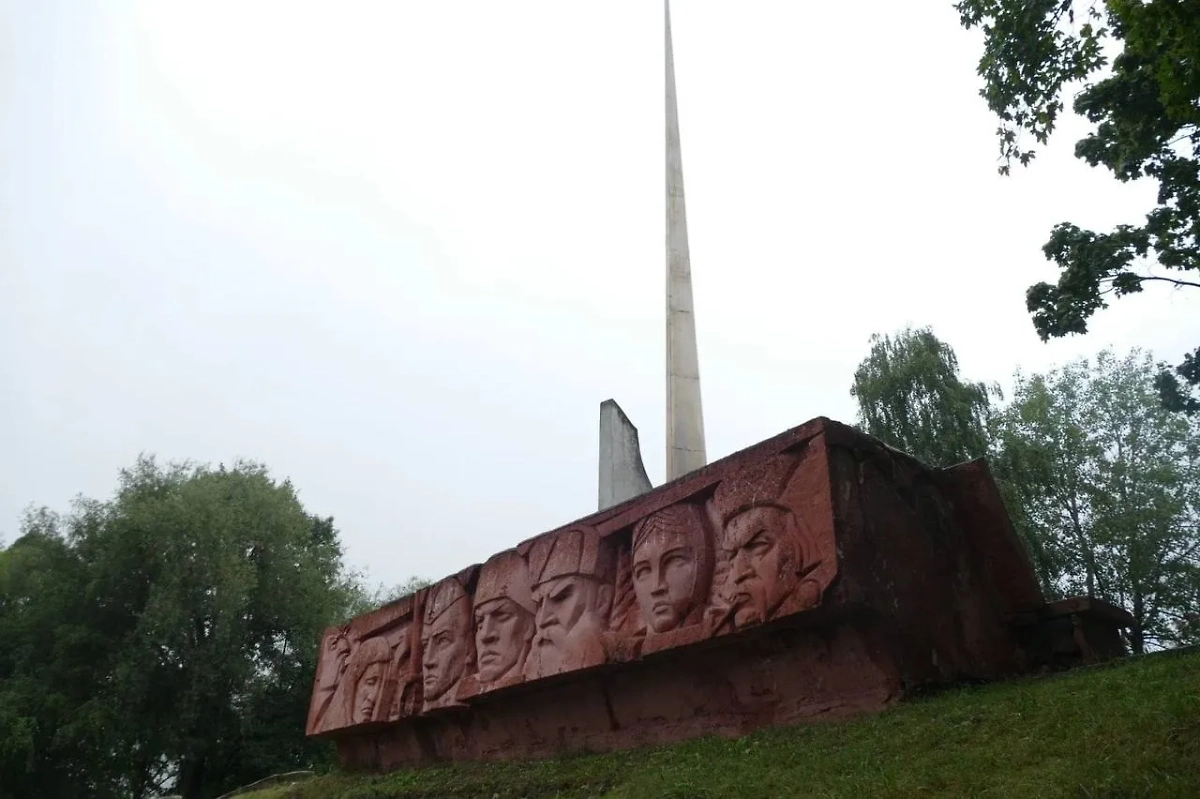 Мемориально-скульптурный комплекс "Холм Славы" в Калуше. Обложка © Telegram / Николай Янович Азаров