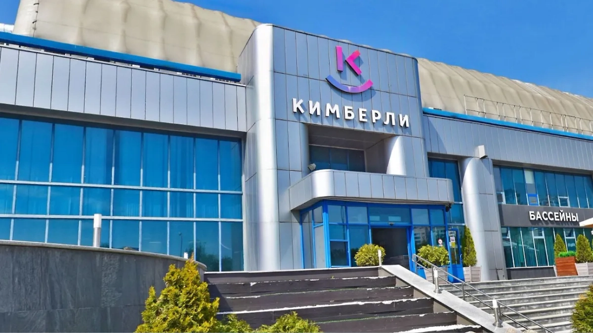 Если клиент оплачивал покупку или услугу через безналичный расчёт, то он может оспорить эту операцию прямо в мобильном приложении финансовой организации. Обложка © Life.ru