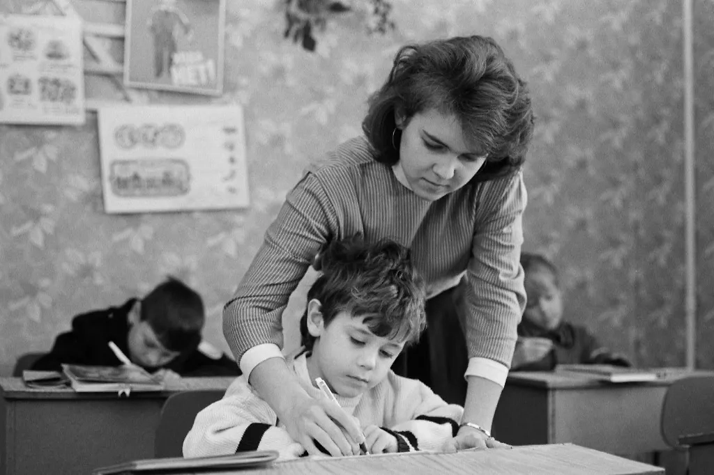 Когда перестали переучивать левшей и почему современные психологи против советских методов. Фото © ТАСС / Анатолий Седельников