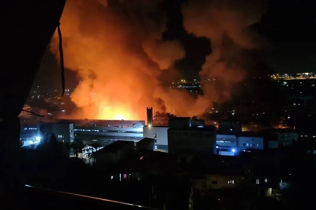 Последствия одного из взрывов в Бейруте. Обложка © Telegram / RAGE X