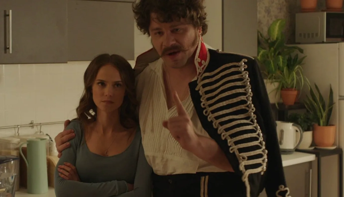 Гарик Харламов организовал для своей избранницы роскошную свадьбу. Кадр из фильма «Гусар» режиссёр Рустам Мосафир и др., сценарист Максим Вахитов и др. / Kinopoisk