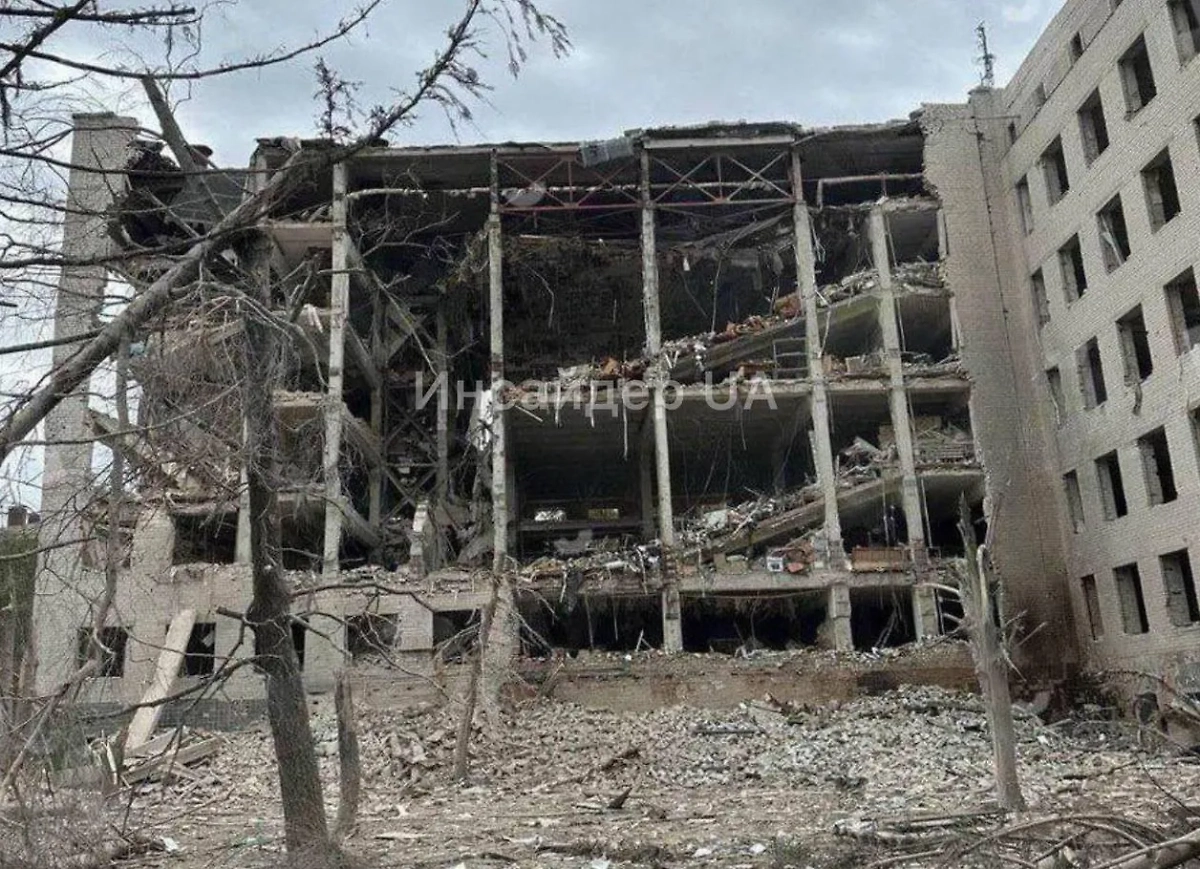 Военное училище на Украине после удара «Искандера». Обложка © Telegram / Инсайдер UA