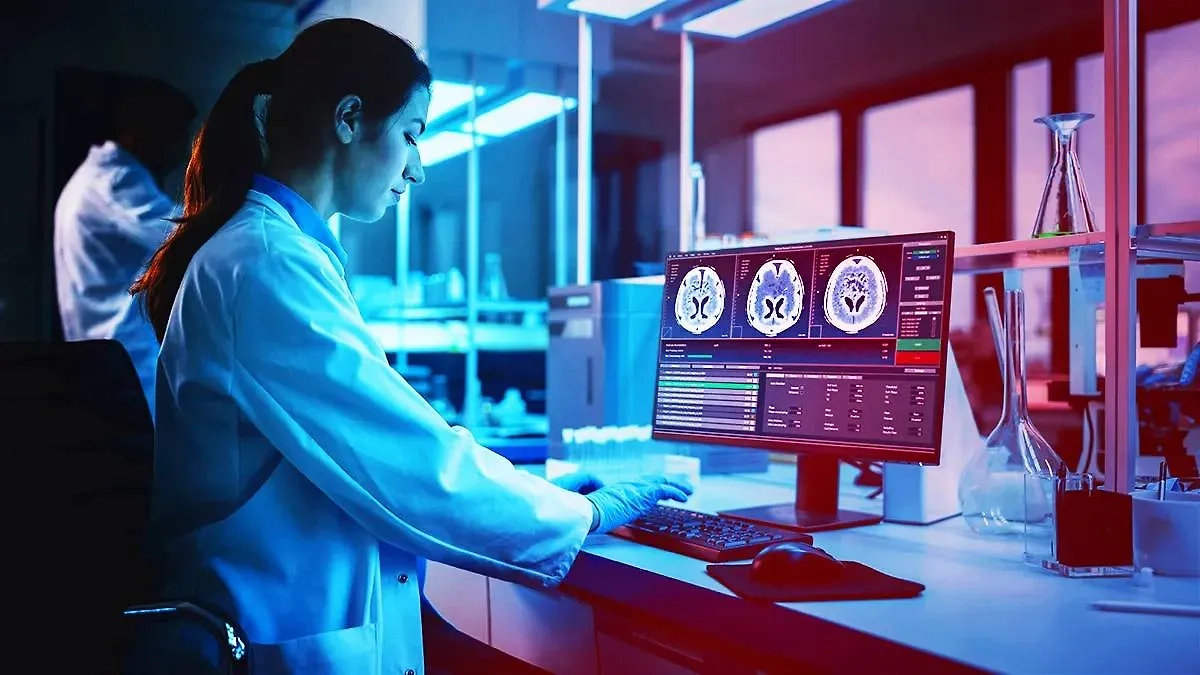 Учёные теперь знают ответ на вопрос, могут ли смартфоны вызывать онкологию. Обложка © Shutterstock / FOTODOM / Gorodenkoff